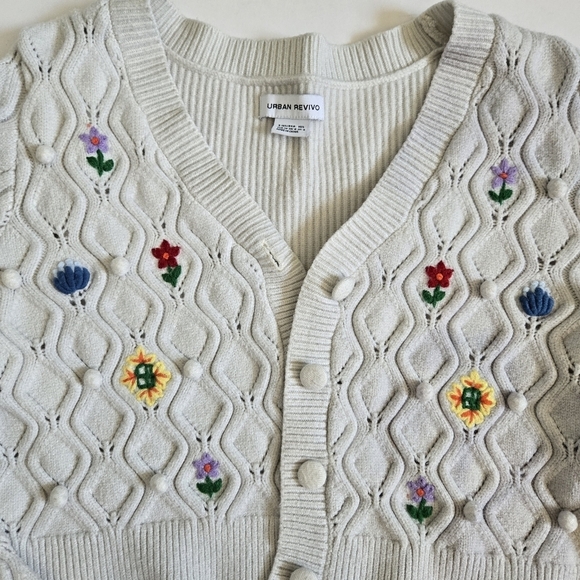 Urban revivo floral embroidered cardigan off white button down bell sleeve sz 4 - Picture 3 of 10